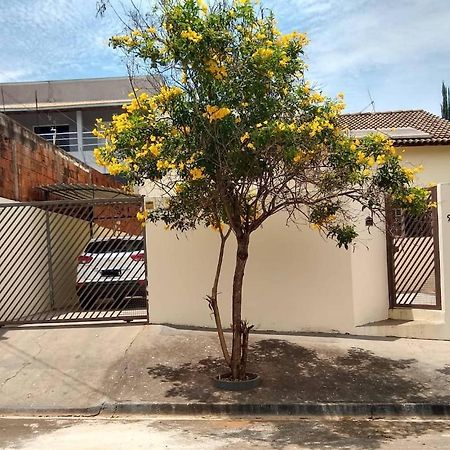 Villa Bela Casa Com Churrasqueira E Estacionamento Olímpia Exterior foto