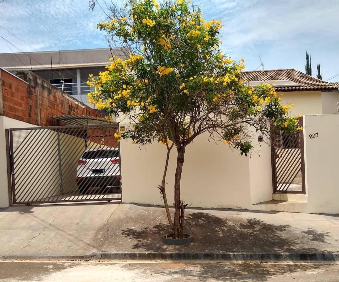 Villa Bela Casa Com Churrasqueira E Estacionamento Olímpia Exterior foto